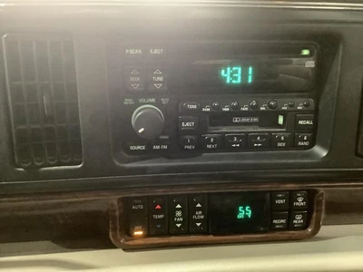 Used Turn Signal / Parking Light Assembly fits: 1999 Buick Lesabre Park Lamp-Tur - Image 1 of 4