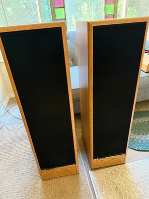 Coppia (2) altoparlanti a torre Infinity RS-625.  Ottime condizioni. Mobiletto rovere chiaro - Immagine 1 di 4