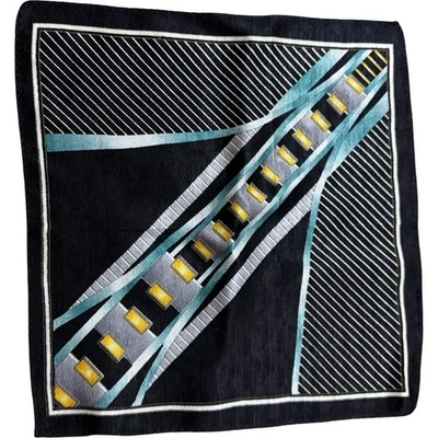 Bufanda de seda geométrica para hombre negra azul amarilla de diseñador hecha a mano Foto 1 de 4