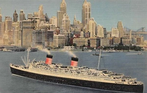 Cunard Lines Queen Elizabeth Ocean Liner Arrives New York Harbor 1940's Postcard - Imagen 1 de 2