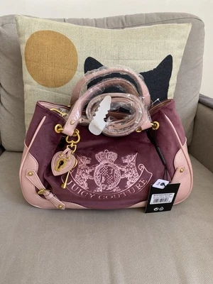 Juicy Couture Scottie Twig Hund Samt Schultertasche Nuova Bordeaux Rosa Neu mit Etikett - Bild 1 von 4
