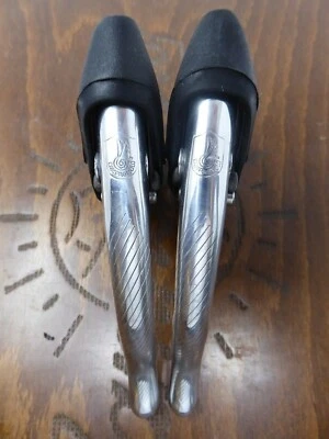 Palancas de freno de disco Campagnolo C clásicas años 80 de colección capucha negra A Foto 1 de 4