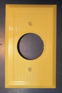 GE Ivory Ribbed Deco Single Outlet Round Cover Plate - Picture 1 of 3