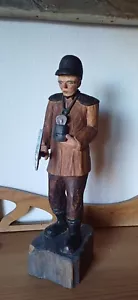 geschnitzter erzgeb. Bergmann in Arbeitskleidung / signiert - Bild 1 von 7