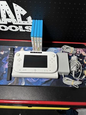 Consola Nintendo Wii U 8 GB WUP-001 (02) y Game Pad WUP-010 EE. UU. Paquete con cables Foto 1 de 4