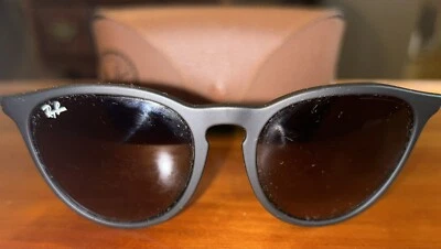 Gafas de sol Ray Ban Erika RB4171-F no polarizadas púrpura degradado con estuche de cuero Foto 1 de 4