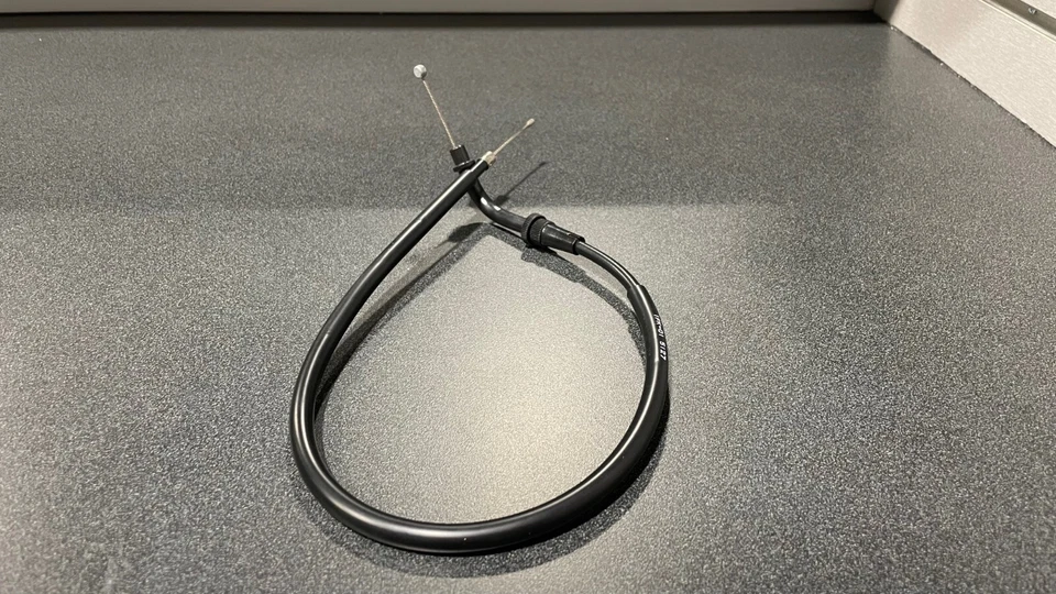 1985-07 雅马哈 V-MAX 1200 节气门电缆 1,1FK-26311-01-00 — 第 1/1 张图片