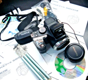 Cámara digital FujiFilm Finepix serie S s8100fd 10,0 MP - negra - Imagen 1 de 12