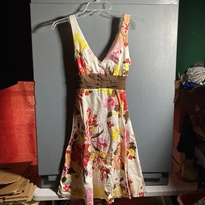 B. Vestido Floral Inteligente Talla 4  Foto 1 de 4