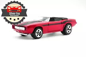 Chevy Camaro 1969 convertible Borgoña escala 1/64 diecast modelo de coche de coleccionista - Imagen 1 de 10
