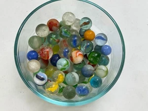 Canicas vintage surtidas remolinos ojos de gato sólidos 10,4 oz. Lote de 57 artículos inmobiliarios - Imagen 1 de 8
