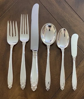 Juego de cubiertos Prelude by International de plata de ley 54 piezas sin mono Foto 1 de 4