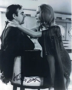 KARIN DOR - Helga Brandt en ti solo vive dos veces firmada a mano 10 x 8 foto - Imagen 1 de 1