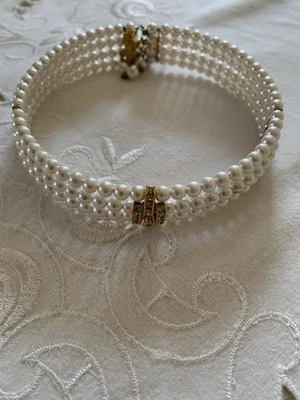 Dog Collar Pearl Necklace - Image 1 of 3