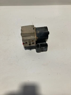 Used ABS Pump and Motor Assembly fits: 2002 Gmc Yukon xl 2500 Assembly LH frame - Image 1 of 4
