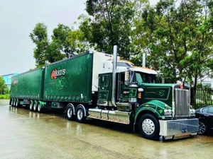 DRAKE 1/50 KENWORTH T 909 TRACTEUR SOLO 6X4 " FRED'S " MINT BOX - Foto 1 di 7