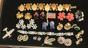 Lotto gioielli vintage Trifari Coro Lisner Bogoff - Foto 1 di 24