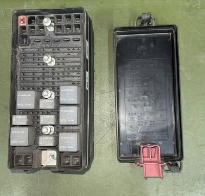 Ford Mustang GT 2005-2006 caja de fusibles conjunto de motor OEM Foto 1 de 4