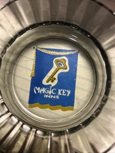 Vintage Magic Key Inns Glas Aschenbecher geriffelter Rand Mid Century Motel Werbung - Bild 1 von 18