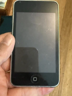 Apple iPod touch 2nd Gen/2009 8GB (MC086LL) - Image 1 of 4