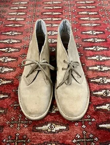 Women's Clarks Original Lt Tan Suede Chukkas Crepe Sole Small Sz 8 - Picture 1 of 10