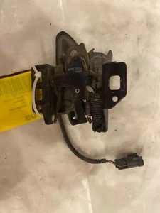 Cadillac DTS 2006 capó delantero bloqueo pestillo liberación OEM - Imagen 1 de 10