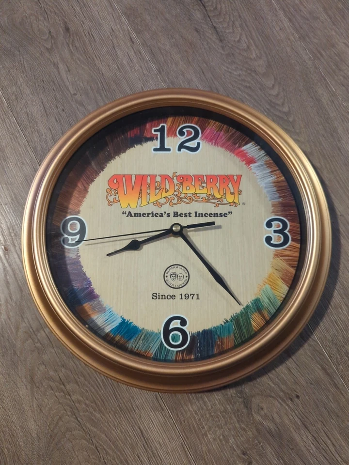 Wildberry Incense Hanging Wall Clock (Dealer Exclusive) — 第 1/4 张图片