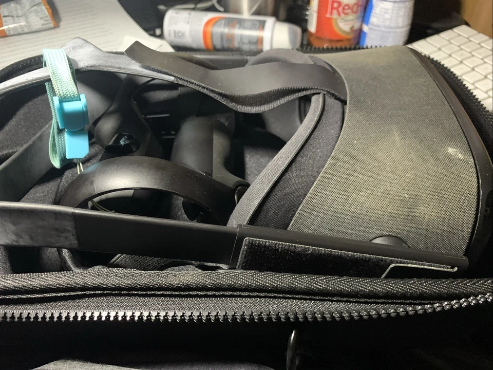 Meta Oculus Quest 1 Virtual Reality Headset with Controllers 64 GB *Read Desc* - Image 1 of 1