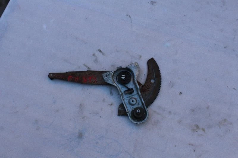 1991 FORD RANGER RIGHT PASSENGER DOOR WINDOW REGULATOR MANUAL - Image 1 of 4