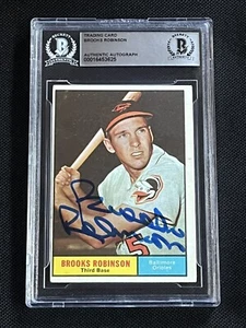 BROOKS ROBINSON 1961 TOPPS SIGNED AUTOGRAPHED CARD BECKETT BAS AUTHENTIC - Picture 1 of 2