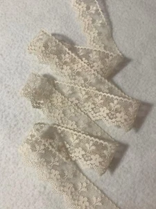 Vintage Floral Border Lace Trim Ecru 1-1/8" wide x 3 Yards - Picture 1 of 3