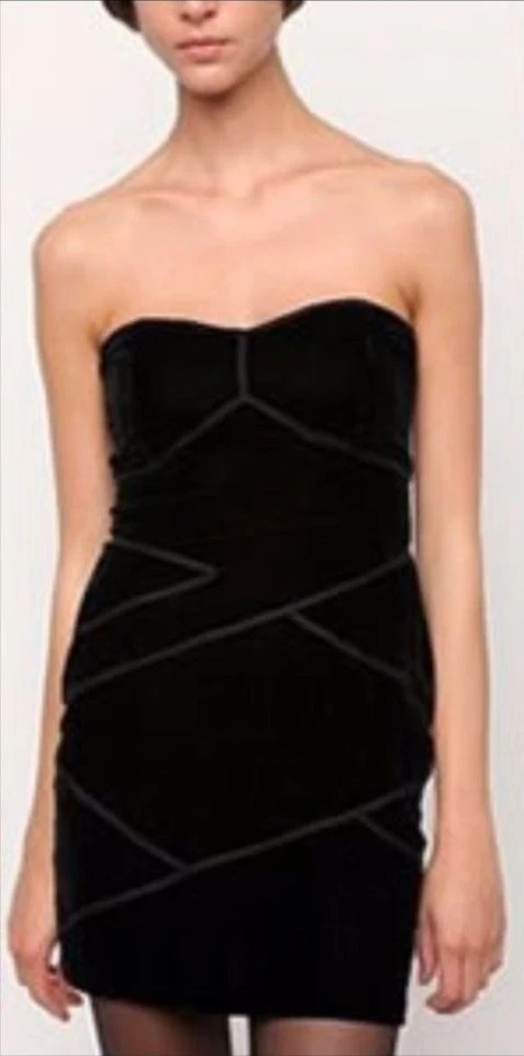 Nuevo Mini Vestido Urban Outfitters UO Silence + Noise Negro Terciopelo LBD Mediano Pequeño Foto 1 de 4
