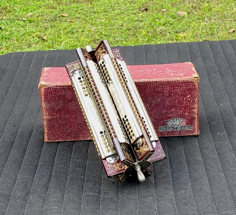 Antique Hohner Harmonica Sextet Tremolo Silberstimmung Extra Feine 1900-1933 - Image 1 of 4