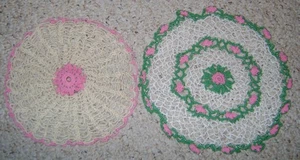 VINTAGE DECKCHEN MIT BLUMENMOTIV HANDARBEIT GEHÄKELT! 9 Zoll breit, kostenloser Versand! - Bild 1 von 2