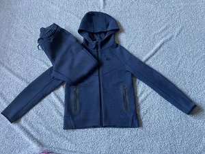 Nike Tech Fleece Trainingsanzug Set - Navy - Jungen Medium (10-12 Jahre) - Near Mint - Bild 1 von 15