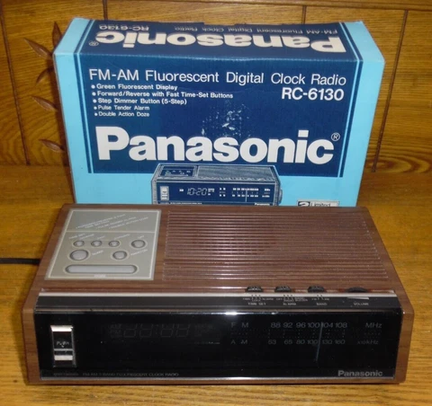 Vintage Panasonic FM AM Fluorescent Digital Clock Radio RC-6130 #2 Cover