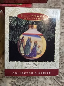 Ornamento de recuerdo de sello de colección 1993 The Gift Bringers Series - The Magi - Imagen 1 de 1