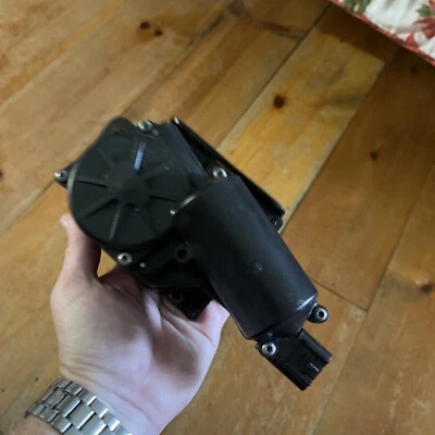 Opel Tailgate Lock 13581405 - Image 1 of 4