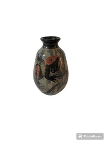 Jarrón de cerámica lanzado a mano grabado diseño de lagarto dragón barbudo azul negro - Imagen 1 de 8