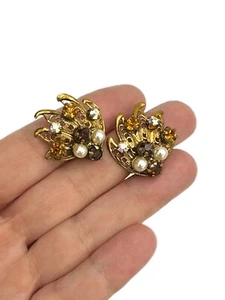 ALEMANIA OCCIDENTAL Filigrana en forma de abanico con perlas y pedrería Pendientes de clip - Imagen 1 de 8