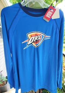 Herren Neu mit Etikett NBA Oklahoma City Thunder L/S OKC Fan Performance Shirt Gr. M Geschenk - Bild 1 von 4