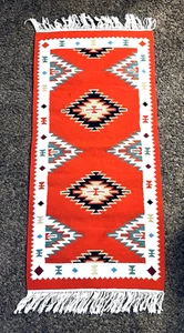 Vintage indianische handgewebte Wolle 24" x 48" exquisiter Chimayo Teppich von NM - Bild 1 von 2