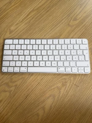Apple Magic Keyboard (2. Generation) - Weiß, Deutsch (MLA22LL/A) - Bild 1 von 2