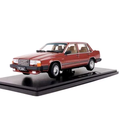 wonderful brandnew diecast-modelcar 1/18 VOLVO 760 TURBO 1984 - darkred metallic - Image 1 of 3