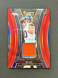 2024 Panini Select - Bozza Selezione Memorabilia Bo Nix #DSM-BNX Red Prizm (RC) - Foto 1 di 2