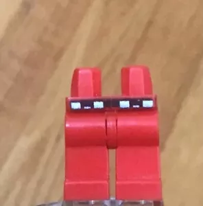 Lego Minifiguren Junge Mädchen rote Beine mit Gürtel Muster auf Hüften - Bild 1 von 1