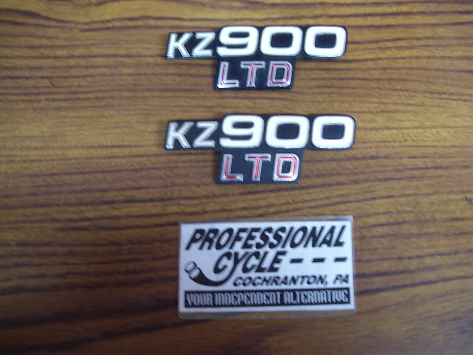 Par de emblemas de cubierta lateral decente Kawasaki 76 KZ900-B1 900 LTD L y R Foto 1 de 4