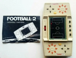 JEU ELECTRONIQUE TOMMY - FOOTBALL pour 2 / COMBAT COSMIQUE avec notice - Picture 1 of 3