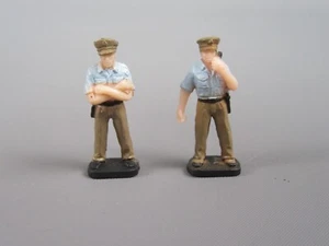B475 Vintage Lot 2 Figurines Policier Américains USA Jouet Plastique H 2.7 cm - Imagen 1 de 5
