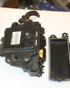 2007 JEEP GRAND CHEROKEE HEMI USED FUSE RELAY CONTROL BOX WITH MODULE - Picture 1 of 4